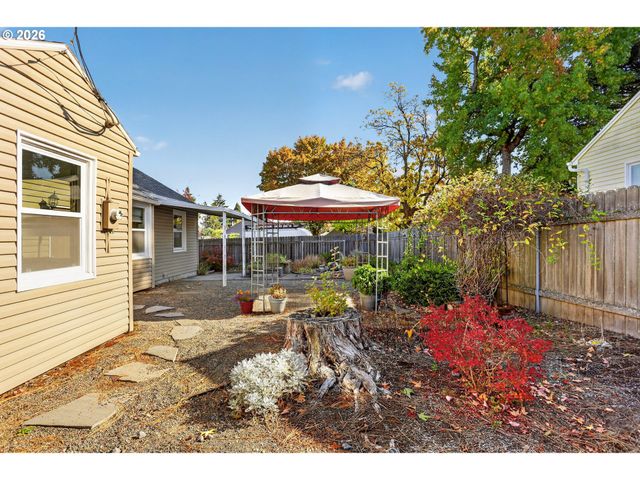 11244 Ne SKIDMORE St, Portland, OR 97220