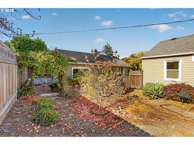 11244 Ne SKIDMORE St, Portland, OR 97220