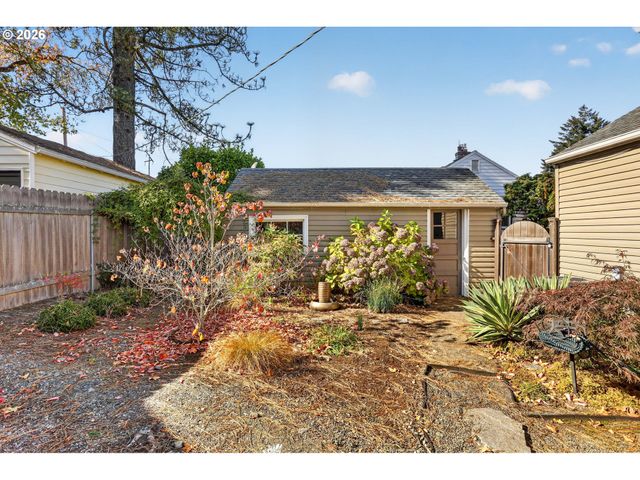 11244 Ne SKIDMORE St, Portland, OR 97220