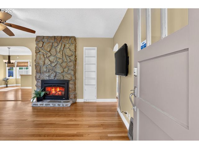 11244 Ne SKIDMORE St, Portland, OR 97220