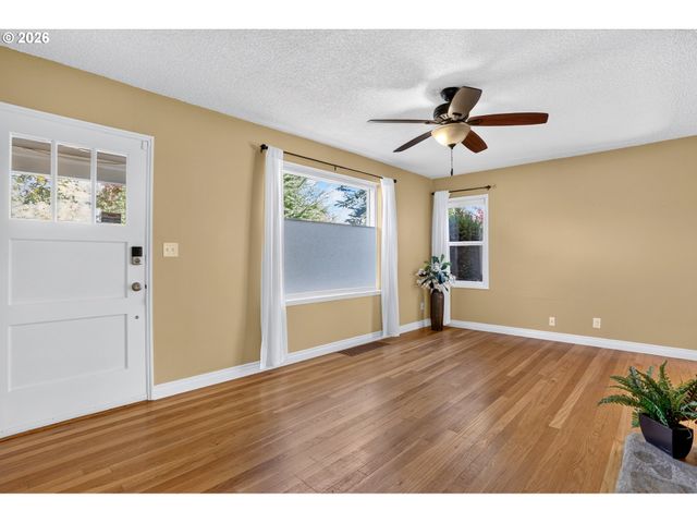 11244 Ne SKIDMORE St, Portland, OR 97220