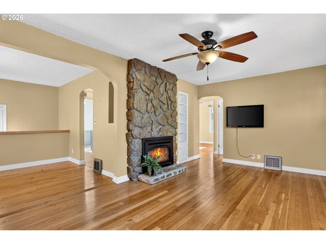 11244 Ne SKIDMORE St, Portland, OR 97220