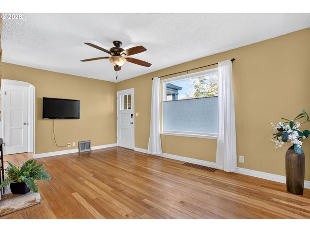 11244 Ne SKIDMORE St, Portland, OR 97220