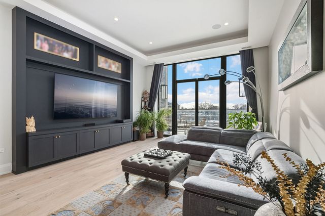 3057 N Lincoln Avenue 4C, Chicago, IL 60657