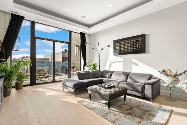 3057 N Lincoln Avenue 4C, Chicago, IL 60657