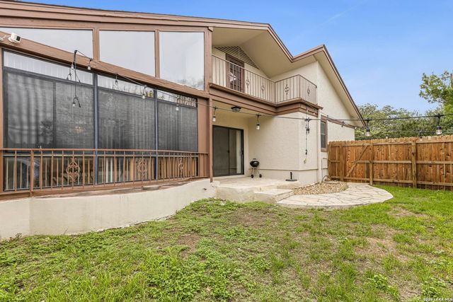 9301 Windboro Dr, Windcrest, TX 78239