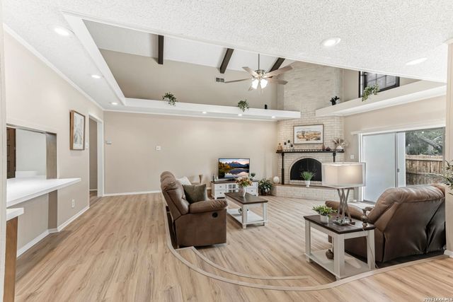 9301 Windboro Dr, Windcrest, TX 78239