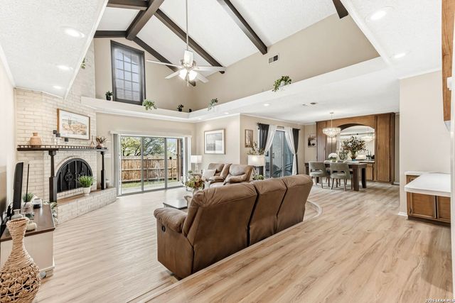 9301 Windboro Dr, Windcrest, TX 78239