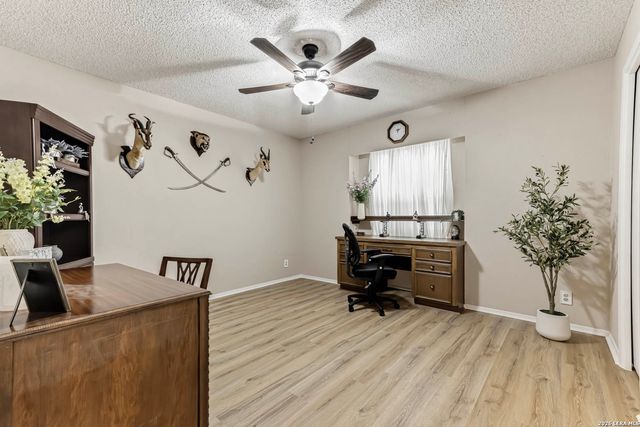 9301 Windboro Dr, Windcrest, TX 78239
