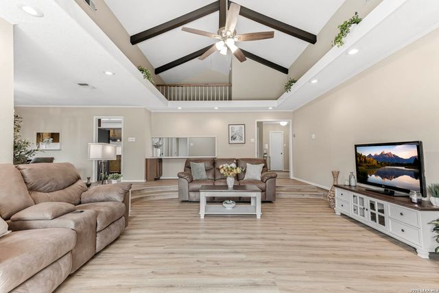 9301 Windboro Dr, Windcrest, TX 78239