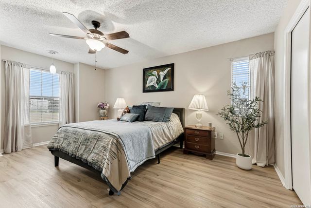 9301 Windboro Dr, Windcrest, TX 78239