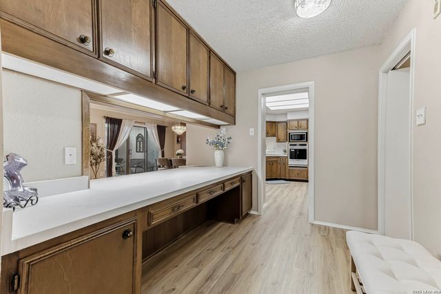 9301 Windboro Dr, Windcrest, TX 78239