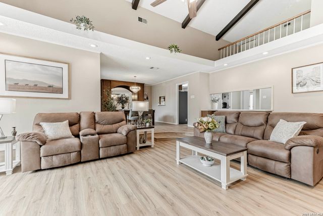 9301 Windboro Dr, Windcrest, TX 78239