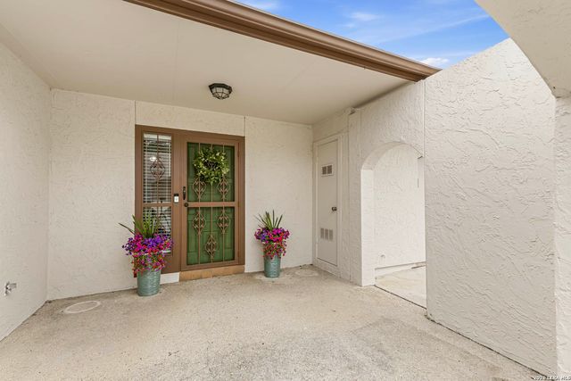 9301 Windboro Dr, Windcrest, TX 78239