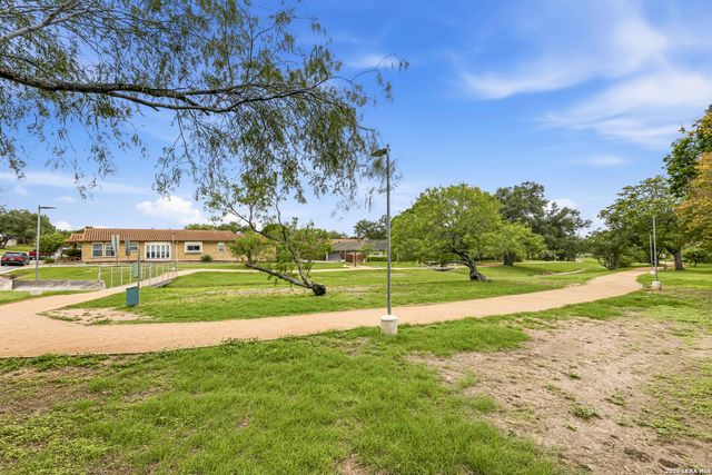 9301 Windboro Dr, Windcrest, TX 78239