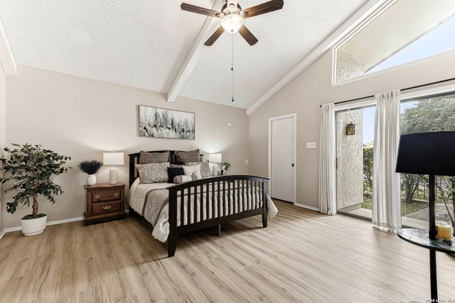 9301 Windboro Dr, Windcrest, TX 78239
