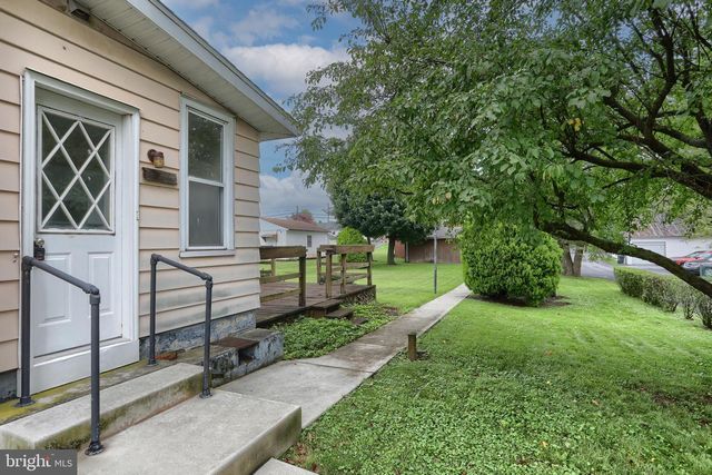 545 E PENN AVE, Cleona, PA 17042