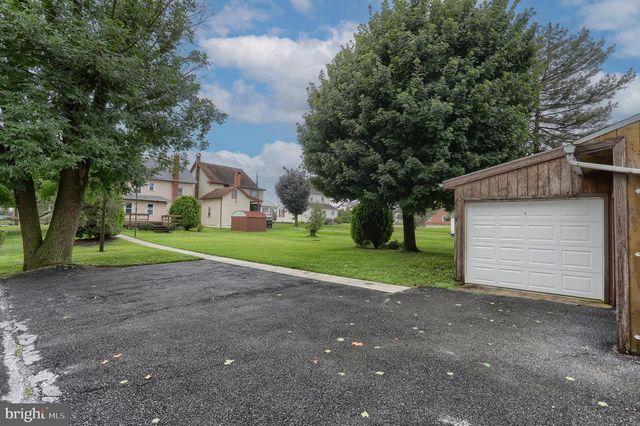 545 E PENN AVE, Cleona, PA 17042