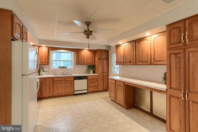 545 E PENN AVE, Cleona, PA 17042