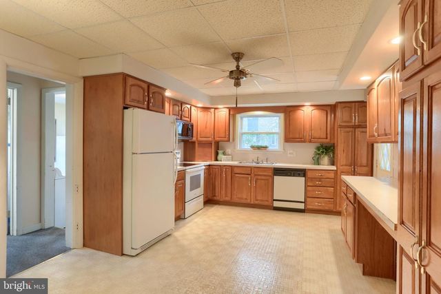 545 E PENN AVE, Cleona, PA 17042