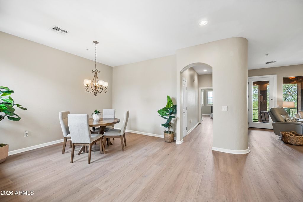 Image 7 of property listing at 20750 N 87TH Street 2032, Scottsdale, AZ 85255