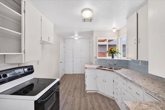 1627 Albany Ave, Modesto, CA 95350