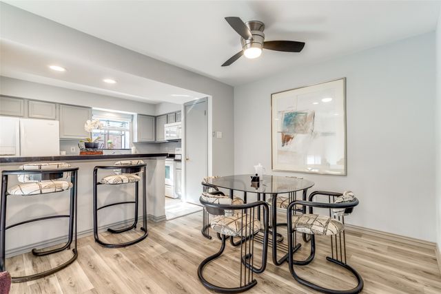 15221 Berry Trail 405, Dallas, TX 75248