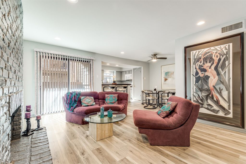 15221 Berry Trail 405, Dallas, TX 75248