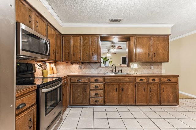 2922 Layne Drive, Denison, TX 75020