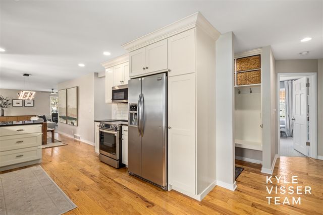 2405 Oakwood Drive, East Grand Rapids, MI 49506