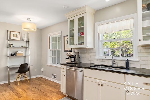 2405 Oakwood Drive, East Grand Rapids, MI 49506