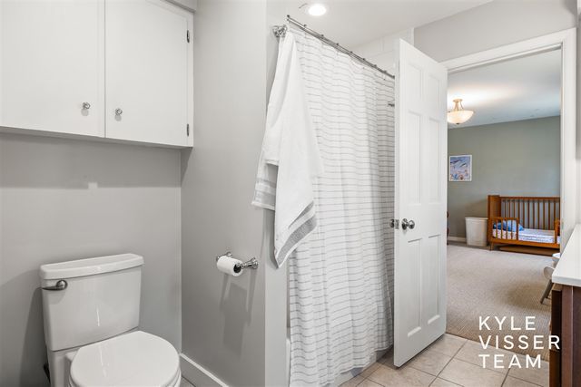 2405 Oakwood Drive, East Grand Rapids, MI 49506