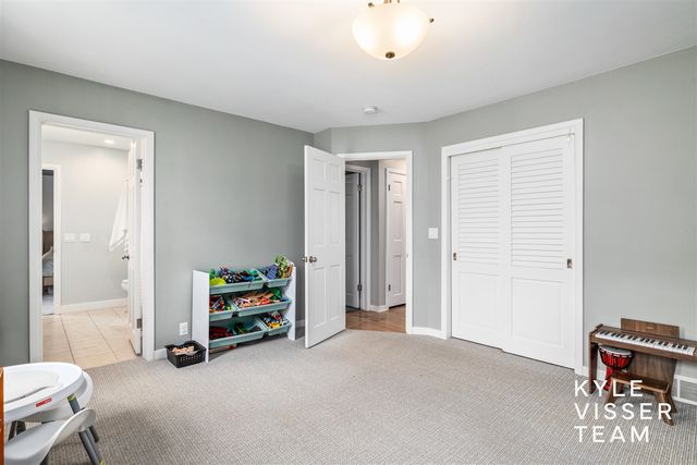2405 Oakwood Drive, East Grand Rapids, MI 49506