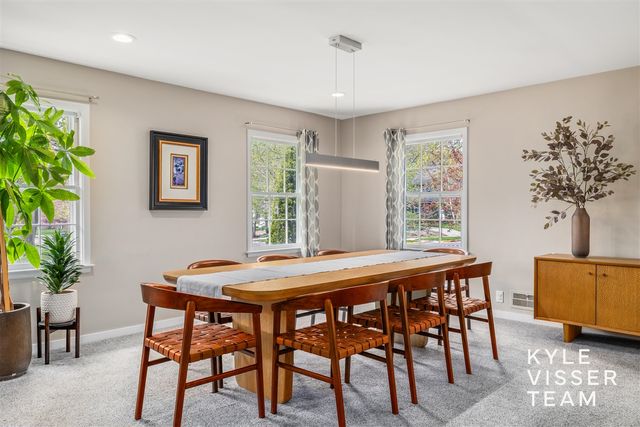 2405 Oakwood Drive, East Grand Rapids, MI 49506