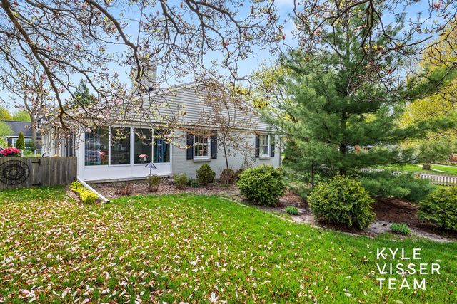 2405 Oakwood Drive, East Grand Rapids, MI 49506