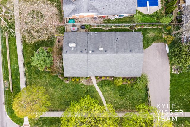 2405 Oakwood Drive, East Grand Rapids, MI 49506