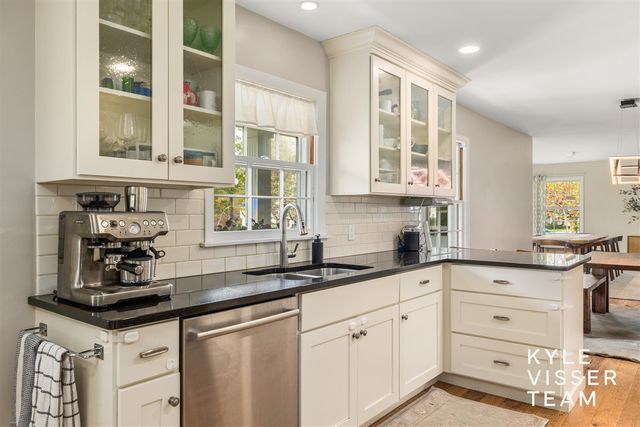 2405 Oakwood Drive, East Grand Rapids, MI 49506