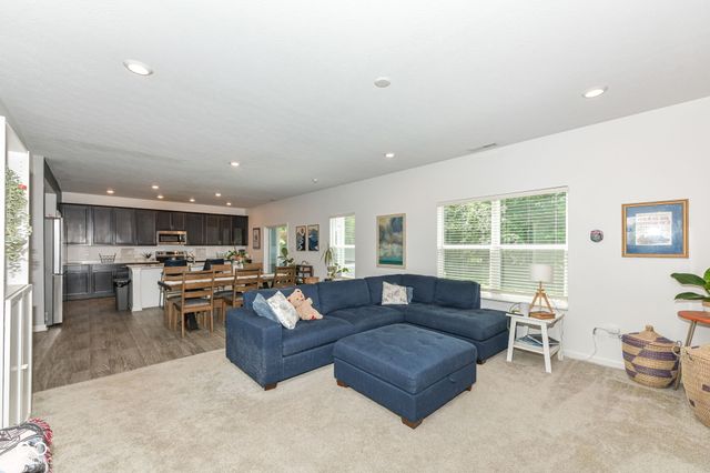 88 Winding Brook Way, Pendleton, IN 46064