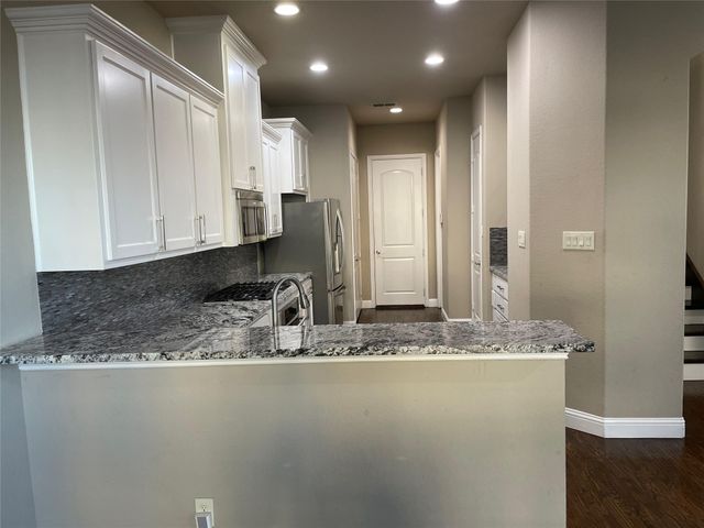 10557 Chaucer Hill Lane, Irving, TX 75063