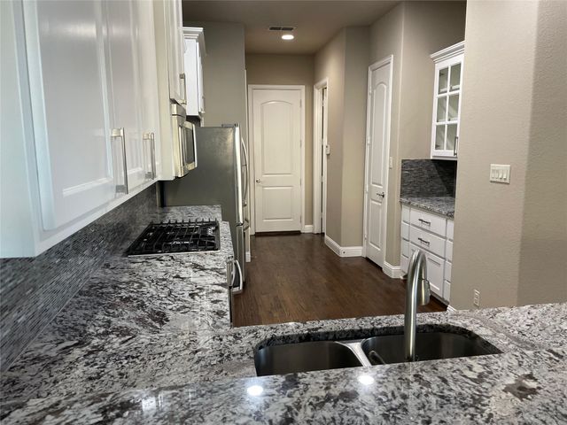 10557 Chaucer Hill Lane, Irving, TX 75063