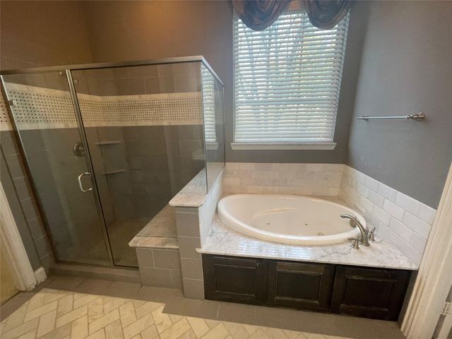 10557 Chaucer Hill Lane, Irving, TX 75063