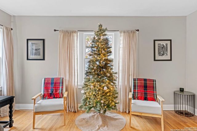 210 N Acorn, Fredericksburg, TX 78624