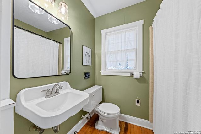 210 N Acorn, Fredericksburg, TX 78624