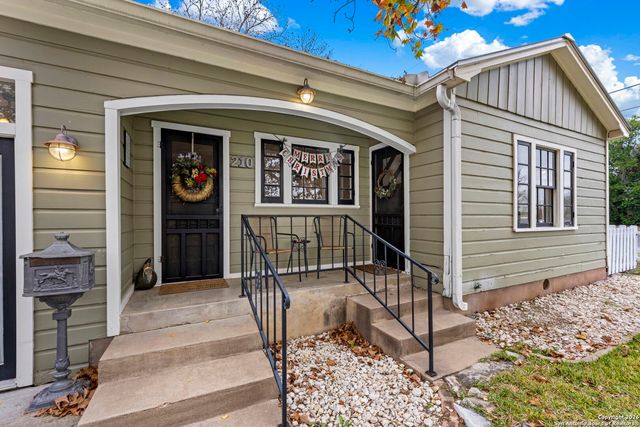 210 N Acorn, Fredericksburg, TX 78624