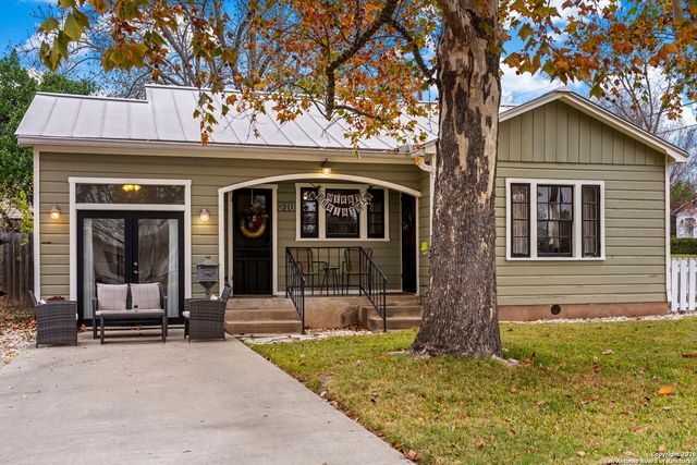 210 N Acorn, Fredericksburg, TX 78624