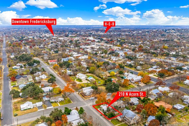 210 N Acorn, Fredericksburg, TX 78624