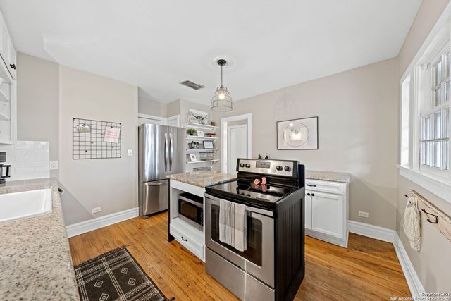 210 N Acorn, Fredericksburg, TX 78624