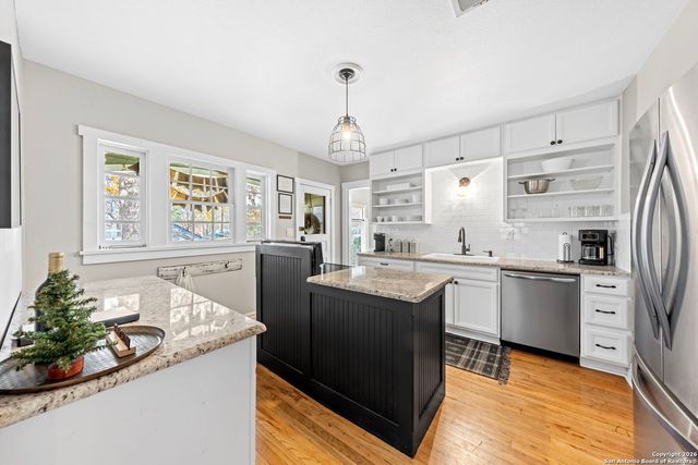 210 N Acorn, Fredericksburg, TX 78624