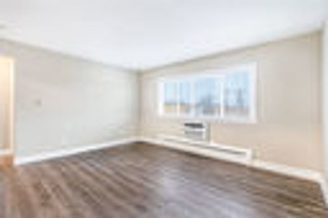 7005 W Gunnison Street 2C, Harwood Heights, IL 60706