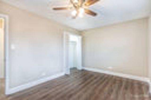7005 W Gunnison Street 2C, Harwood Heights, IL 60706